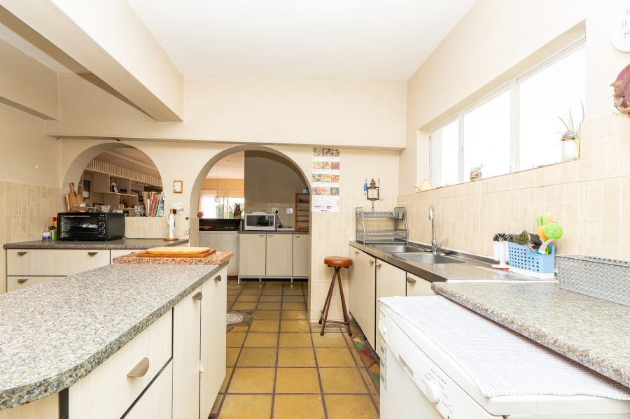 7 Bedroom Property for Sale in Middedorp Western Cape